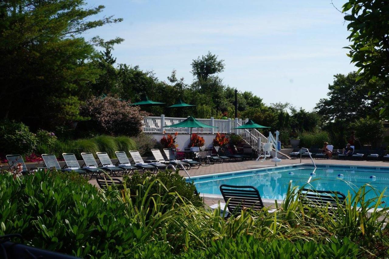 Montauk Manor Otel Dış mekan fotoğraf The pool at the Ocean House