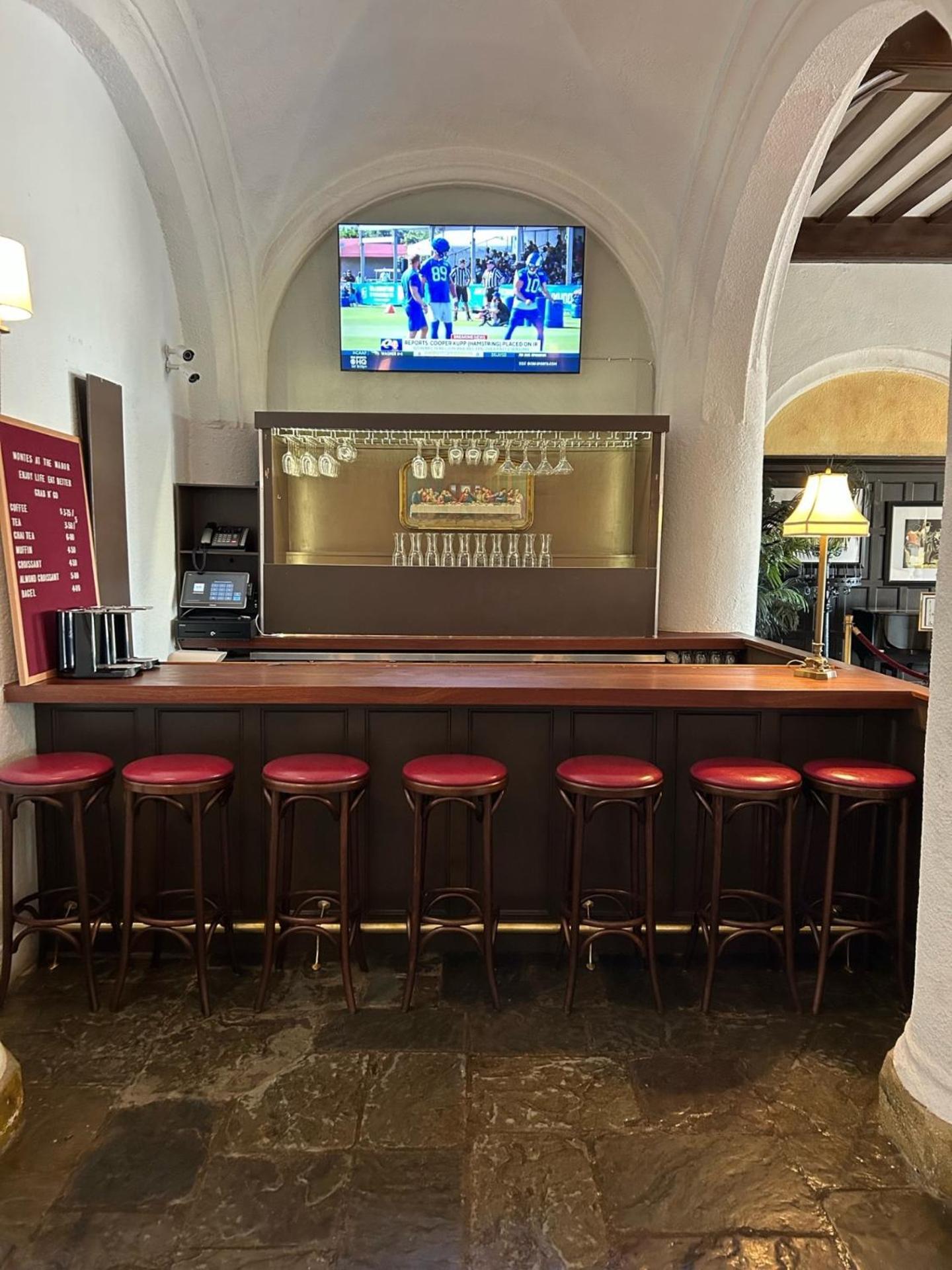 Montauk Manor Otel Dış mekan fotoğraf The bar at the 1904 Club