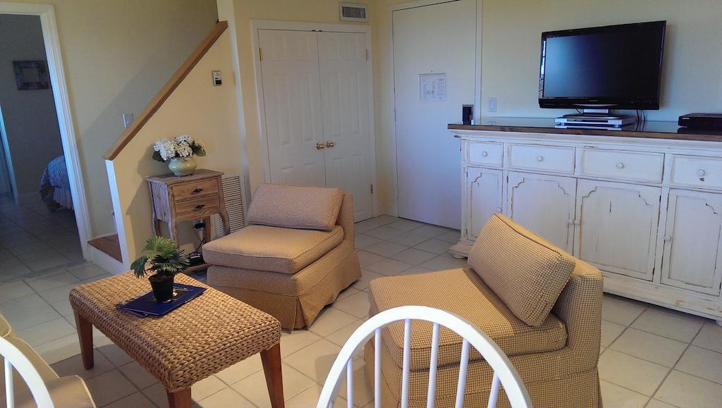 Montauk Manor Otel Oda fotoğraf Living room in a typical condominium
