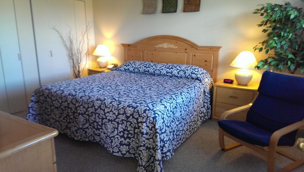 Montauk Manor Otel Oda fotoğraf A bed with a duvet