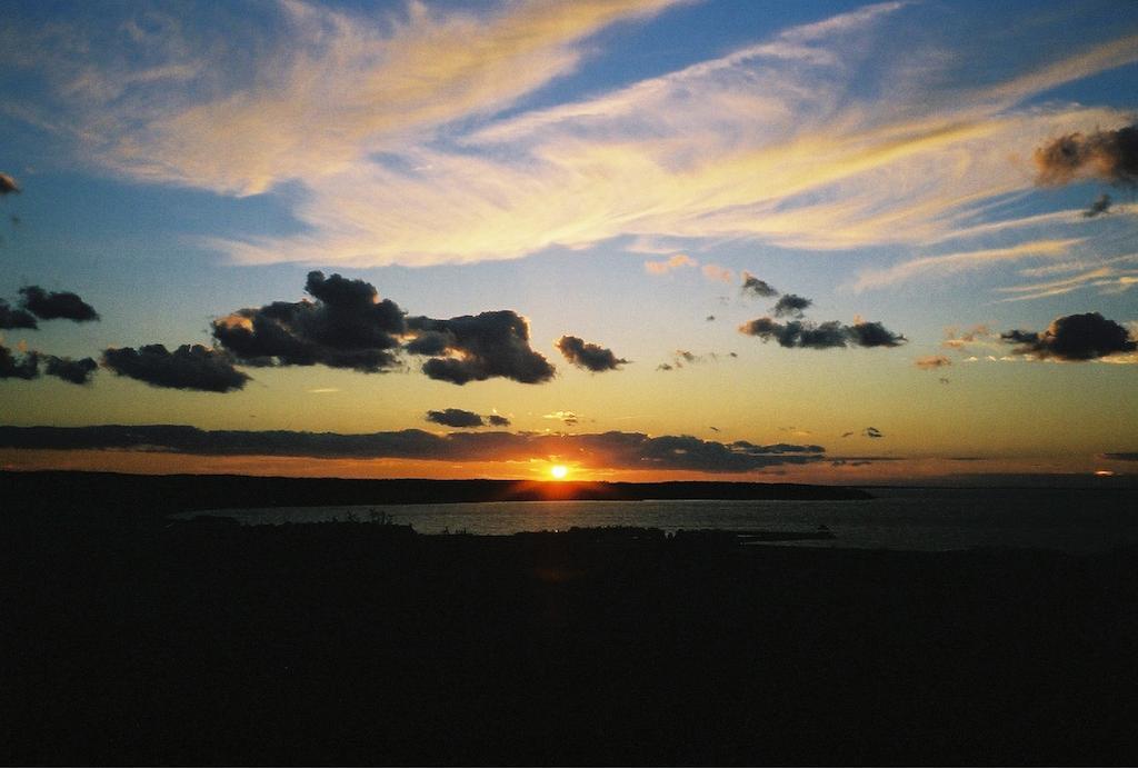 Montauk Manor Otel Dış mekan fotoğraf Sunset over the Atlantic Ocean