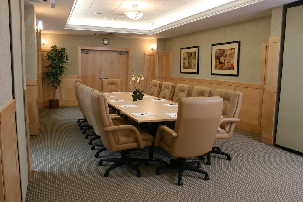 Montauk Manor Otel Dış mekan fotoğraf A boardroom