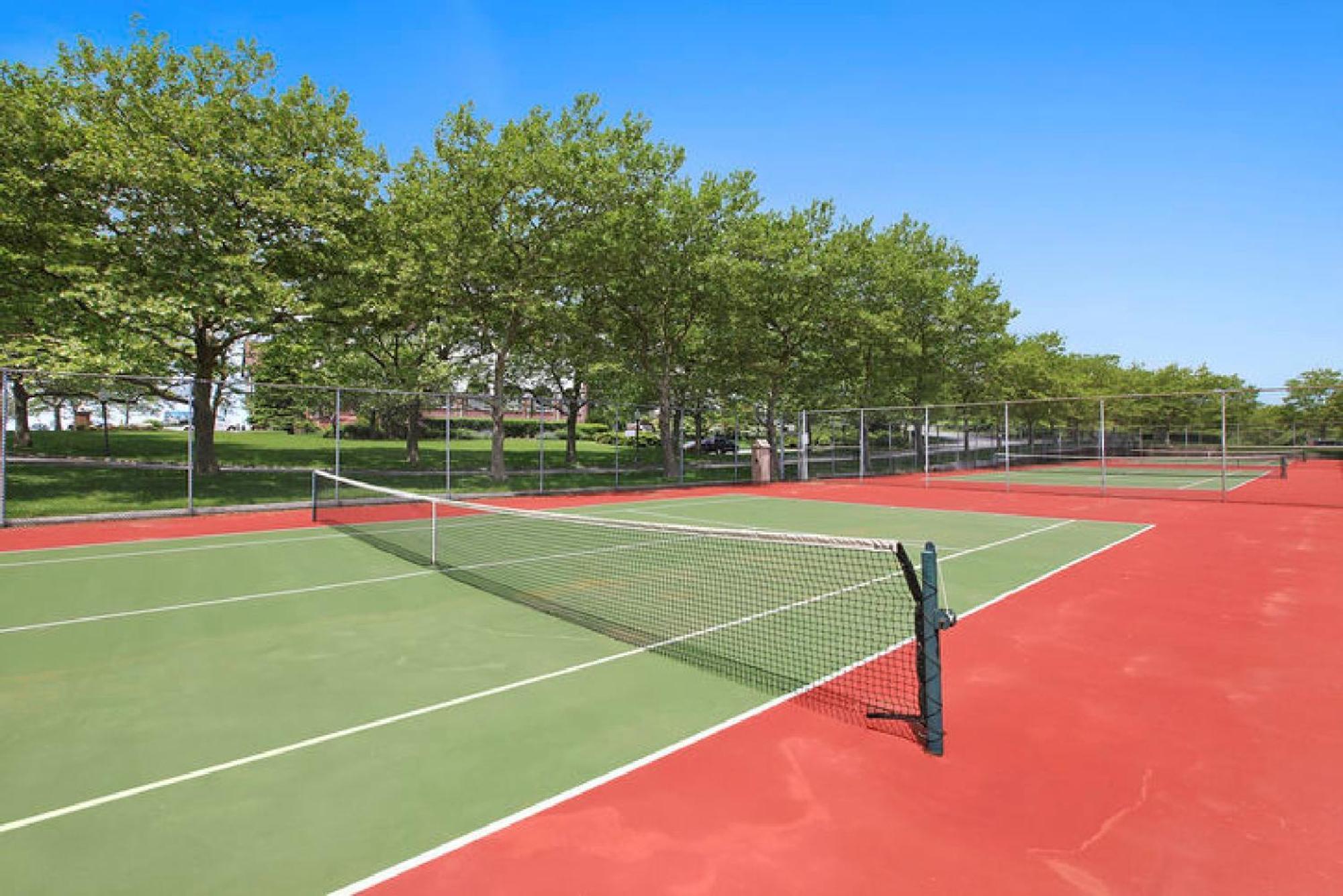 Montauk Manor Otel Dış mekan fotoğraf Tennis courts at the club