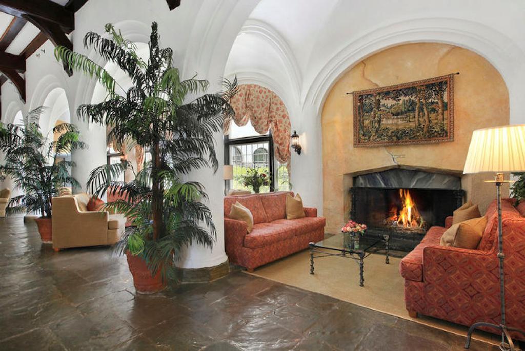 Montauk Manor Otel Dış mekan fotoğraf The lobby at the Hotel del Luna
