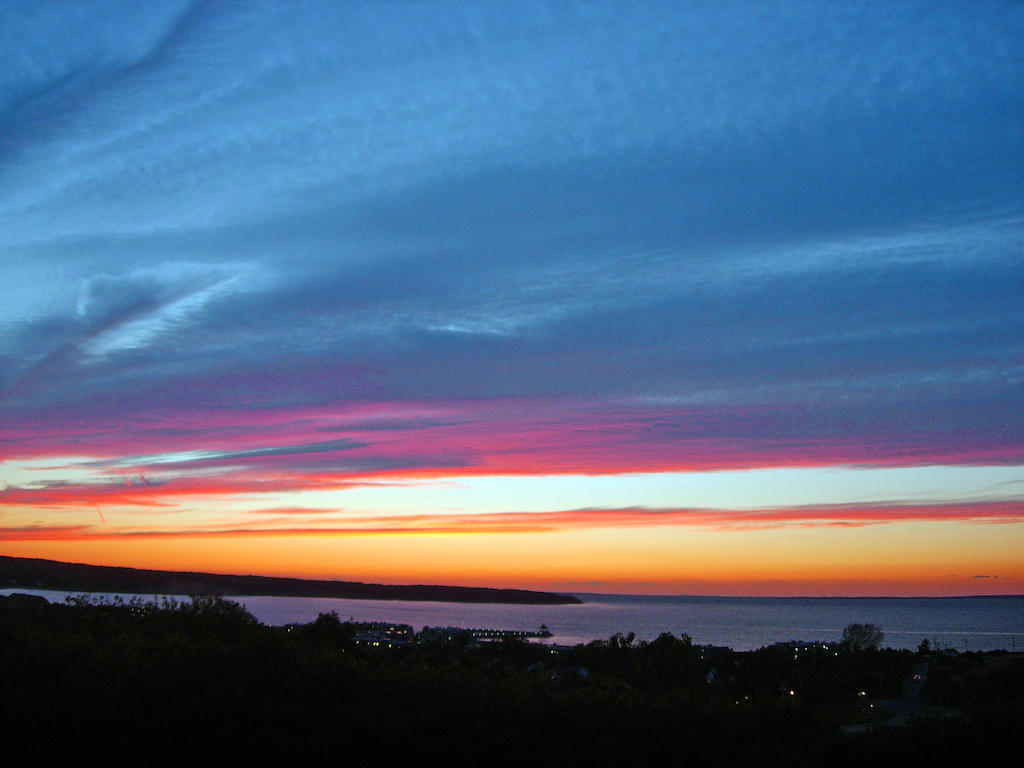 Montauk Manor Otel Dış mekan fotoğraf Sunset over the Gulf of Riga