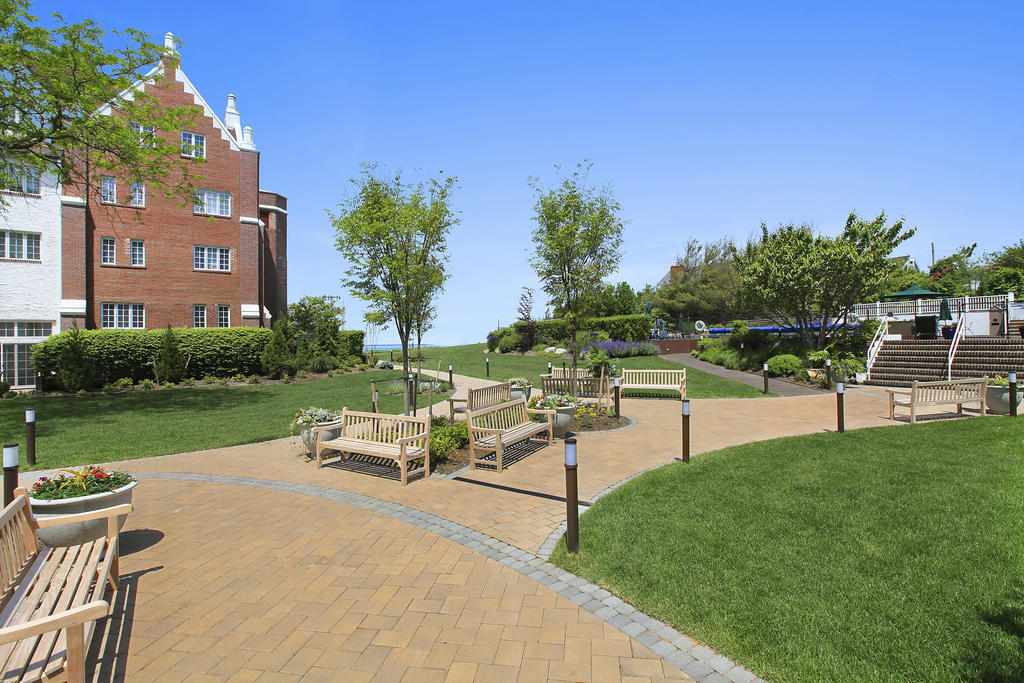 Montauk Manor Otel Dış mekan fotoğraf The Village Green