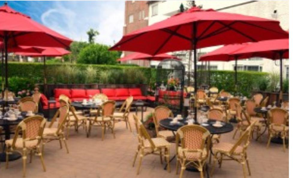 Montauk Manor Otel Dış mekan fotoğraf The patio at the restaurant