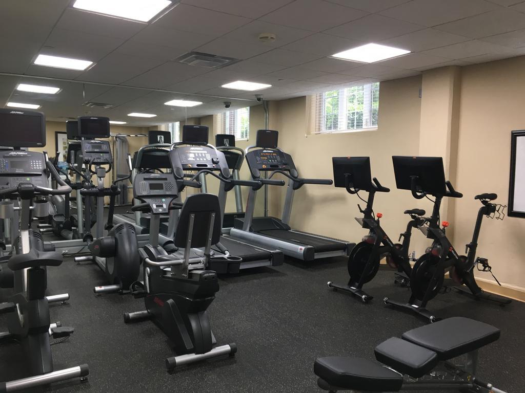 Montauk Manor Otel Dış mekan fotoğraf The Fitness Center at the 1000 North Main Street location